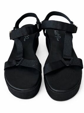 Wild Pair Sawwyer Platform Sandals Women’s Flatform Sporty Style 8M NEW No Tags